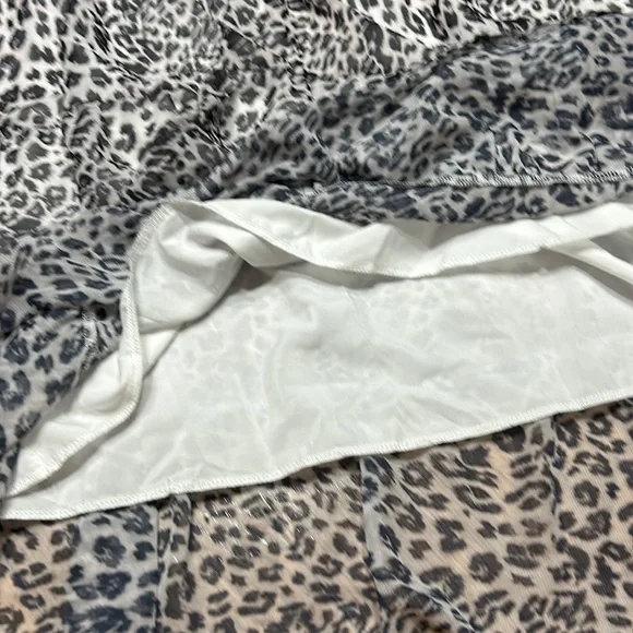 No brand tiered dress with bell sleeves. Animal print. Lined. XL. - Picture 9 of 10